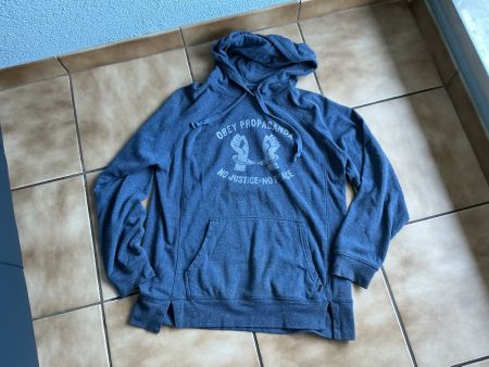 SWEAT « Obey » avec capuche